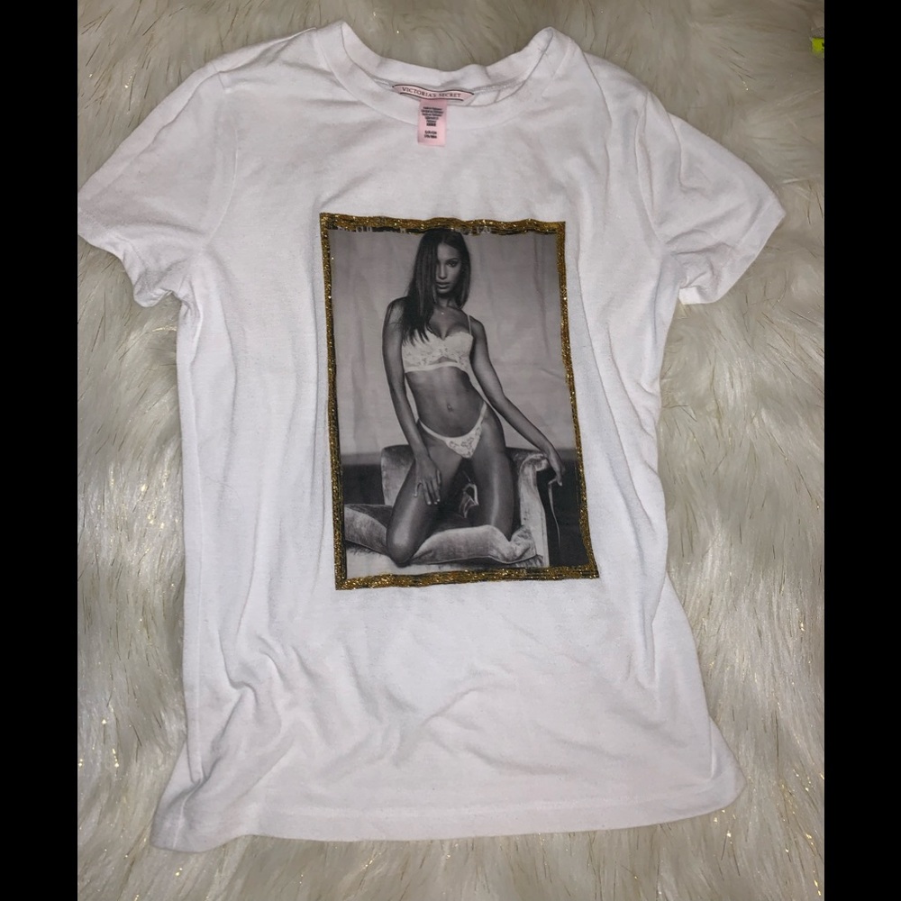 🛍FREE W/PURCHASE🛍Victoria’s Secret T-Shirt